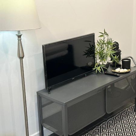 Modern Flat In Central Egham By Windsor Castle, Staines-Upon-Thames And Heathrow Airport Eksteriør billede