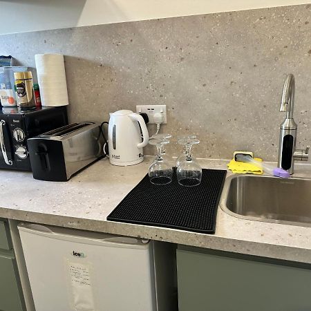 Modern Flat In Central Egham By Windsor Castle, Staines-Upon-Thames And Heathrow Airport Eksteriør billede