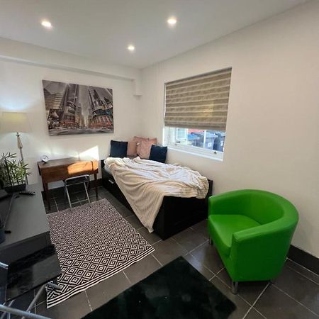 Modern Flat In Central Egham By Windsor Castle, Staines-Upon-Thames And Heathrow Airport Eksteriør billede