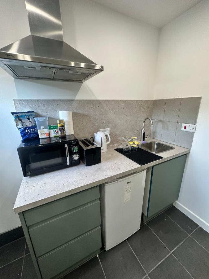 Modern Flat In Central Egham By Windsor Castle, Staines-Upon-Thames And Heathrow Airport Eksteriør billede