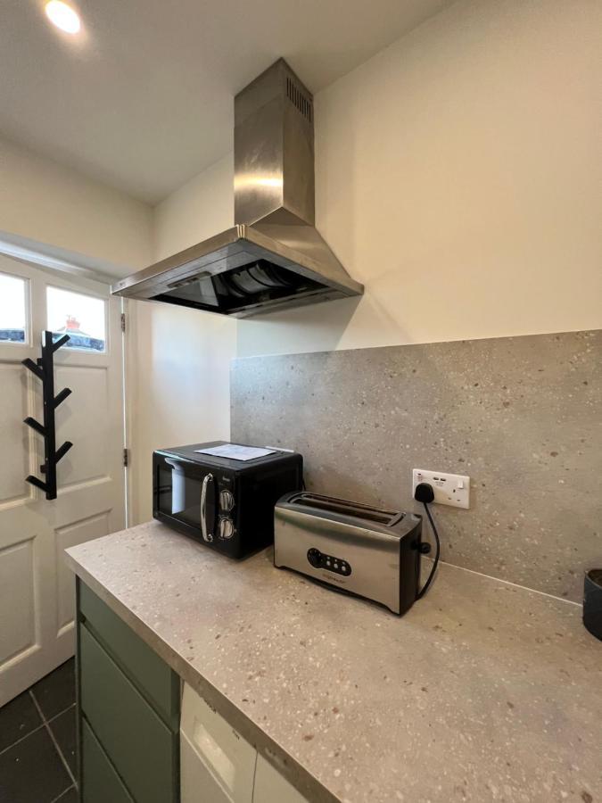 Modern Flat In Central Egham By Windsor Castle, Staines-Upon-Thames And Heathrow Airport Eksteriør billede