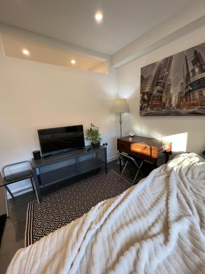 Modern Flat In Central Egham By Windsor Castle, Staines-Upon-Thames And Heathrow Airport Eksteriør billede