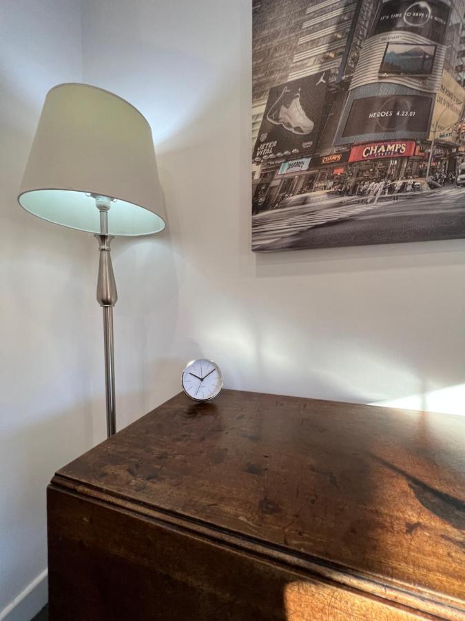 Modern Flat In Central Egham By Windsor Castle, Staines-Upon-Thames And Heathrow Airport Eksteriør billede