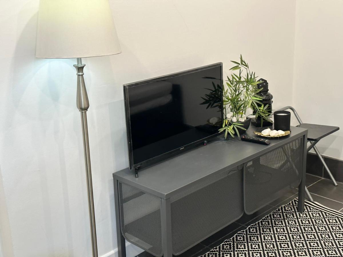 Modern Flat In Central Egham By Windsor Castle, Staines-Upon-Thames And Heathrow Airport Eksteriør billede