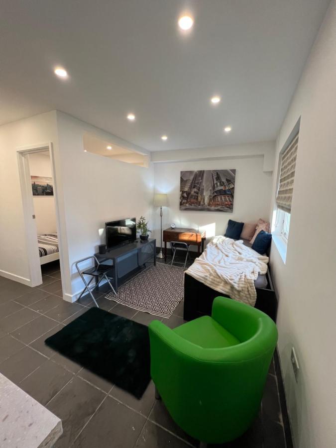 Modern Flat In Central Egham By Windsor Castle, Staines-Upon-Thames And Heathrow Airport Eksteriør billede