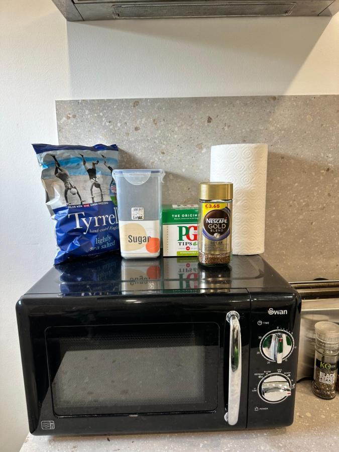 Modern Flat In Central Egham By Windsor Castle, Staines-Upon-Thames And Heathrow Airport Eksteriør billede