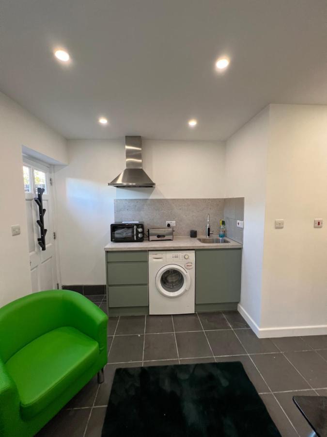Modern Flat In Central Egham By Windsor Castle, Staines-Upon-Thames And Heathrow Airport Eksteriør billede