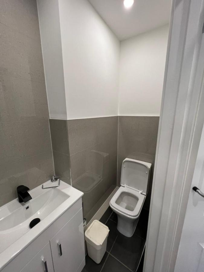Modern Flat In Central Egham By Windsor Castle, Staines-Upon-Thames And Heathrow Airport Eksteriør billede