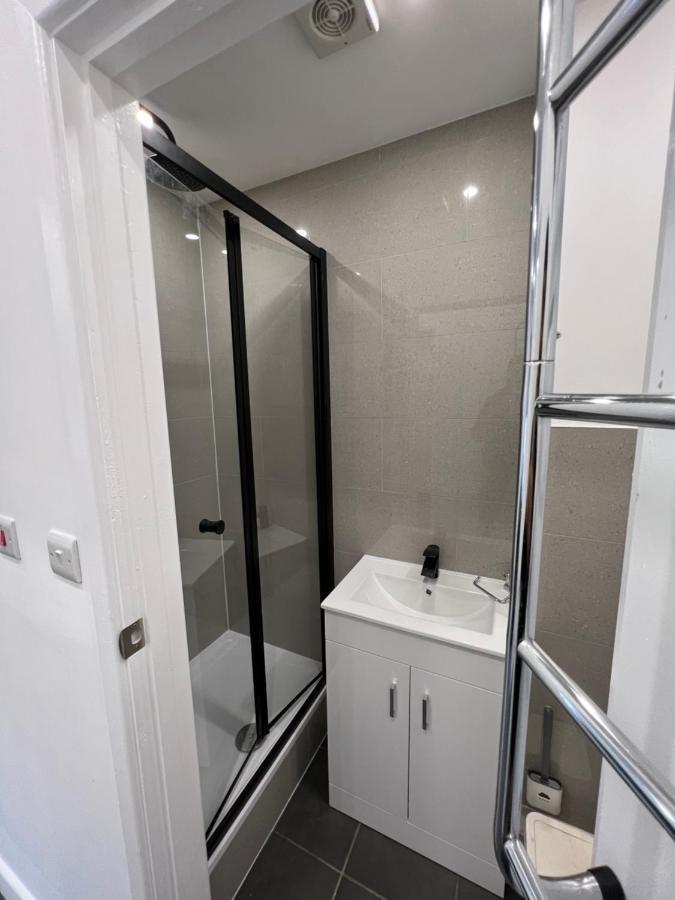 Modern Flat In Central Egham By Windsor Castle, Staines-Upon-Thames And Heathrow Airport Eksteriør billede