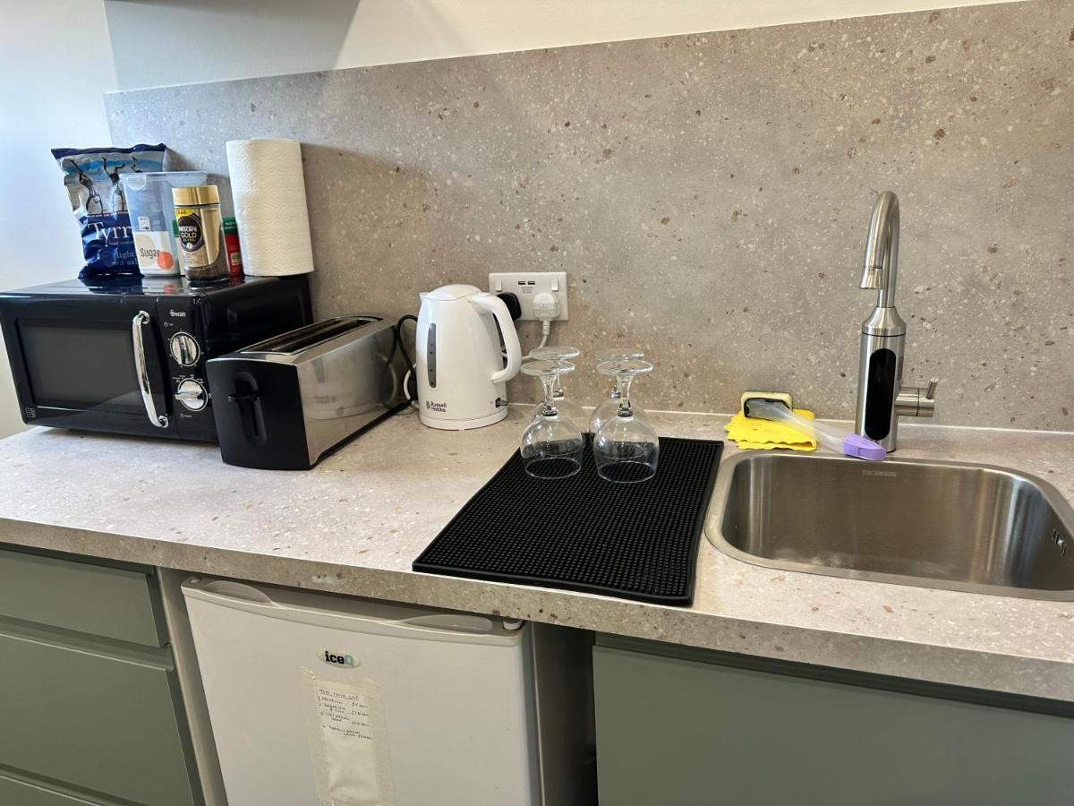 Modern Flat In Central Egham By Windsor Castle, Staines-Upon-Thames And Heathrow Airport Eksteriør billede