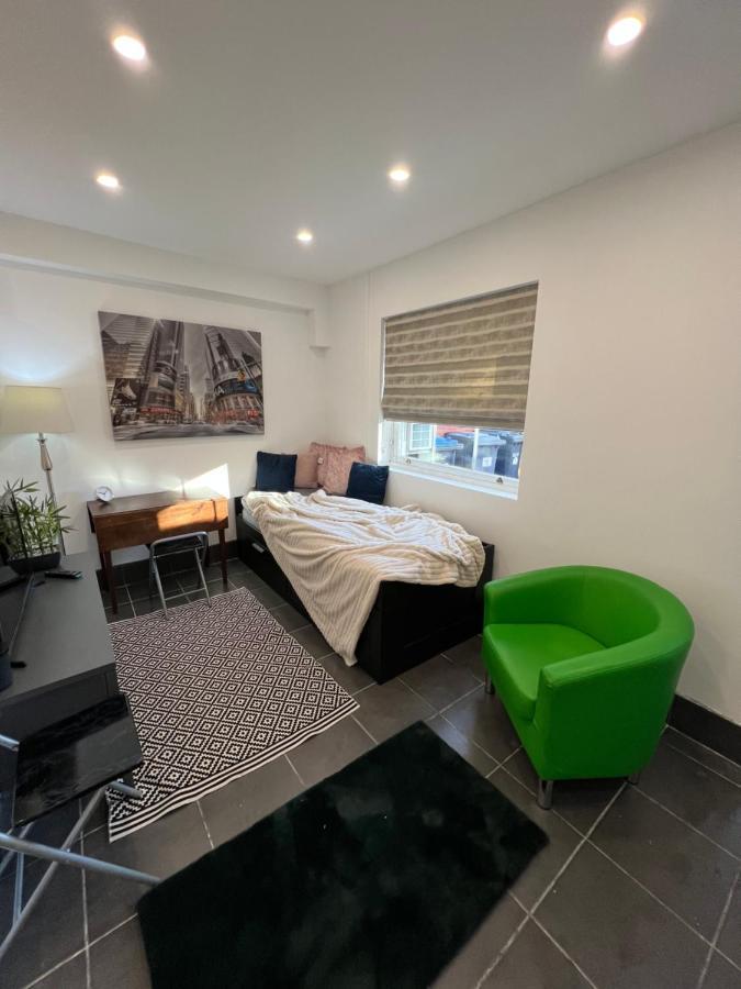 Modern Flat In Central Egham By Windsor Castle, Staines-Upon-Thames And Heathrow Airport Eksteriør billede